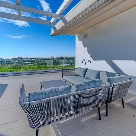 Brand New, Elegant Townhouse Εστεπόνα