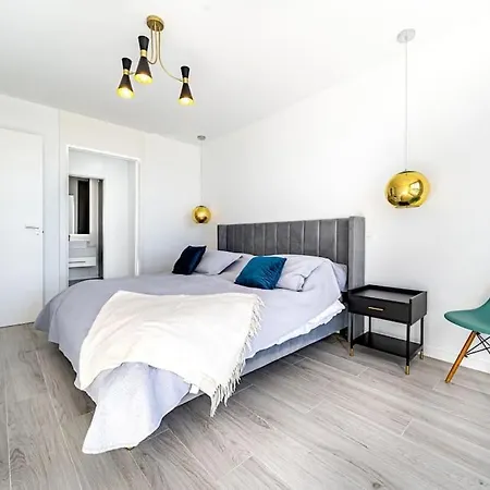 Σπίτι διακοπών Brand New, Elegant Townhouse