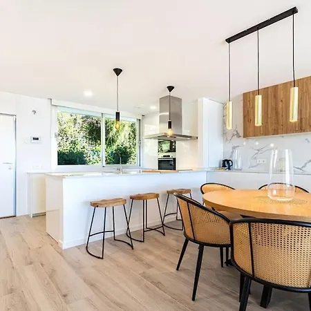 Σπίτι διακοπών Brand New, Elegant Townhouse Εστεπόνα