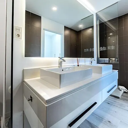 Brand New, Elegant Townhouse * Εστεπόνα