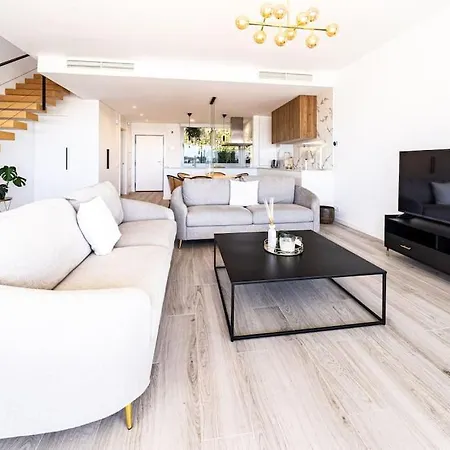 Σπίτι διακοπών Brand New, Elegant Townhouse *